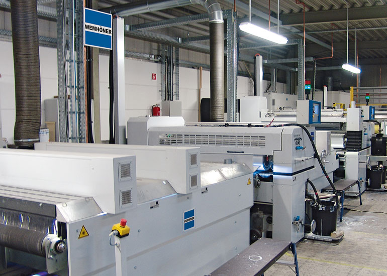 Superf�cies industriais em pain�is: impress�o e lacagem modular