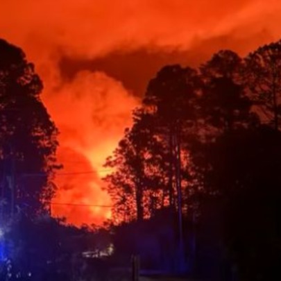 A era das condi��es meteorol�gicas extremas | A temporada de inc�ndios florestais nos EUA come�ou de forma hist�rica e pode piorar