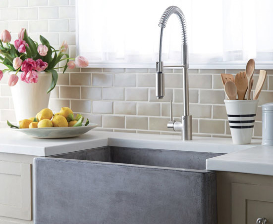Llevar el Brutalismo al baño y la cocina
