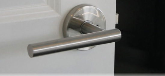 Producción de puertas de entrada e interiores